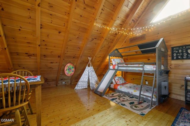 1828 Panther Path Way, Sevierville, TN 37876