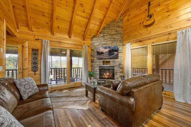 1828 Panther Path Way, Sevierville, TN 37876