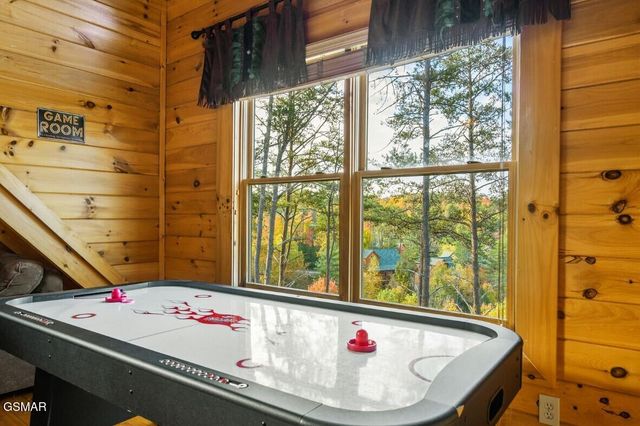 1828 Panther Path Way, Sevierville, TN 37876