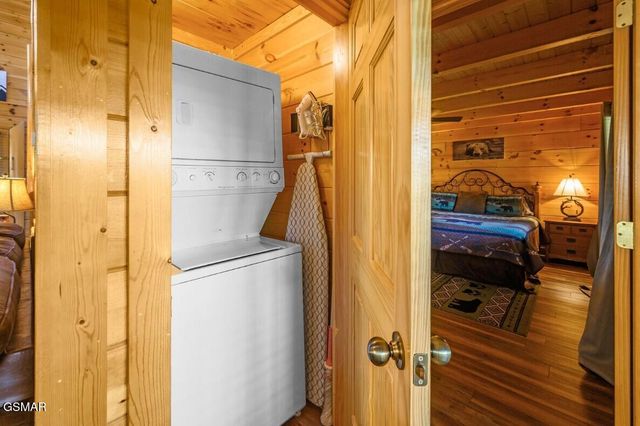 1828 Panther Path Way, Sevierville, TN 37876