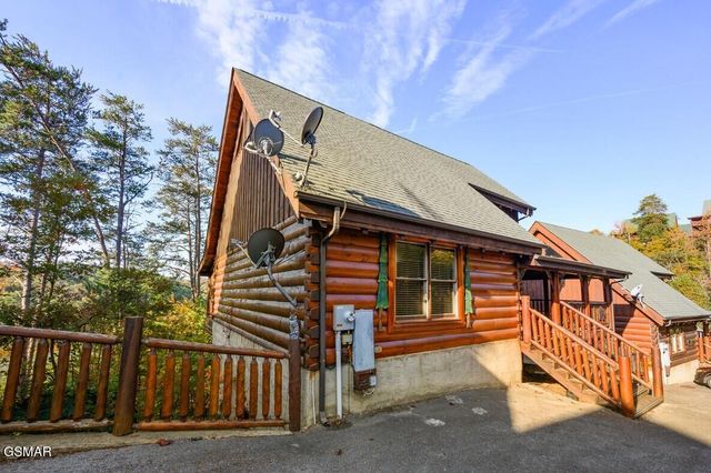 1828 Panther Path Way, Sevierville, TN 37876