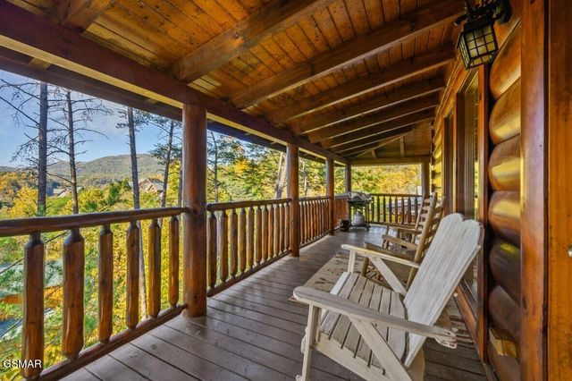 1828 Panther Path Way, Sevierville, TN 37876