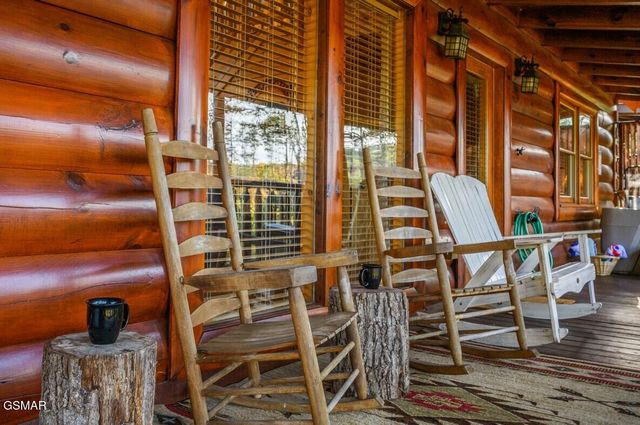 1828 Panther Path Way, Sevierville, TN 37876