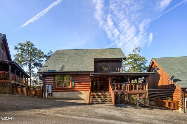 1828 Panther Path Way, Sevierville, TN 37876