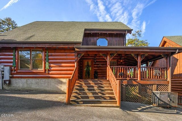 1828 Panther Path Way, Sevierville, TN 37876