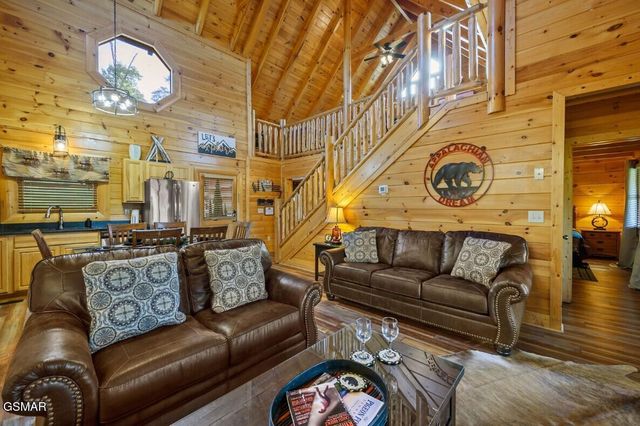 1828 Panther Path Way, Sevierville, TN 37876