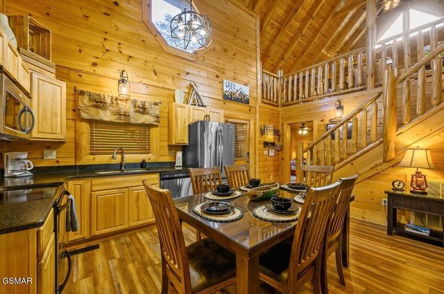 1828 Panther Path Way, Sevierville, TN 37876