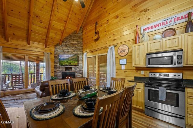 1828 Panther Path Way, Sevierville, TN 37876