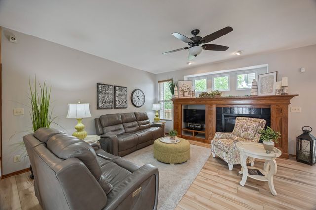 14323 Greenbelt Drive, Urbandale, IA 50323