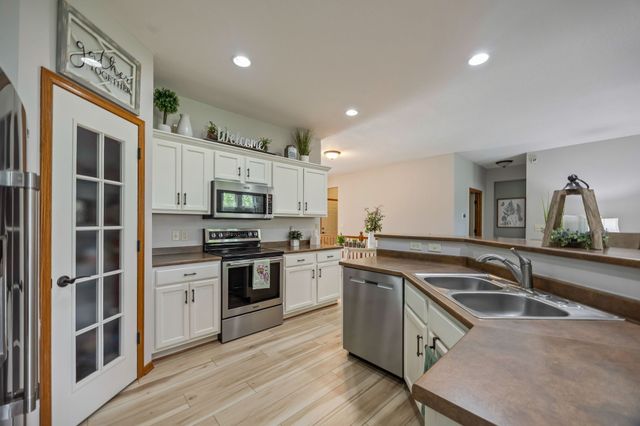 14323 Greenbelt Drive, Urbandale, IA 50323