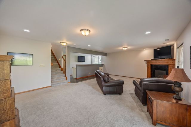 14323 Greenbelt Drive, Urbandale, IA 50323
