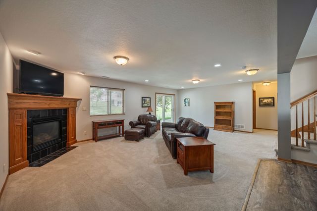 14323 Greenbelt Drive, Urbandale, IA 50323
