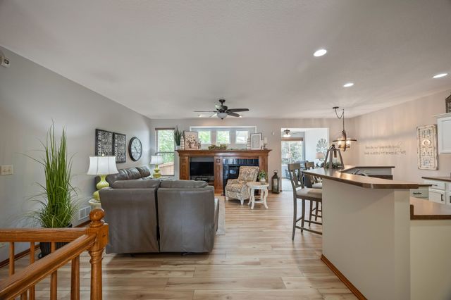 14323 Greenbelt Drive, Urbandale, IA 50323