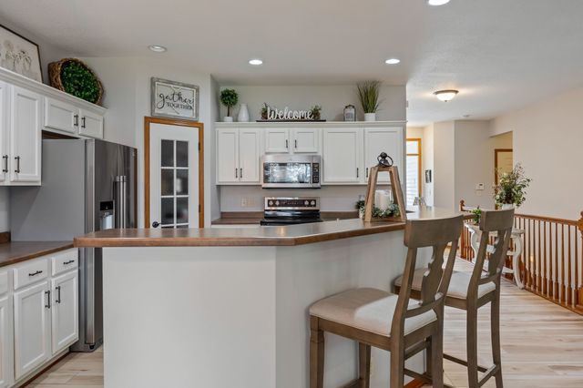 14323 Greenbelt Drive, Urbandale, IA 50323