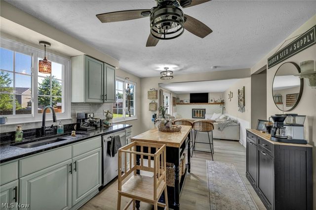 817 Glencairn Lane, Brunswick, OH 44212