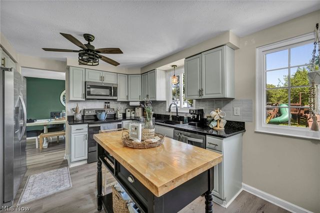 817 Glencairn Lane, Brunswick, OH 44212