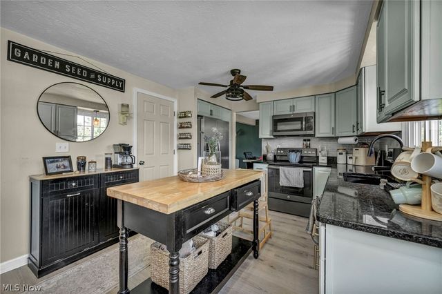 817 Glencairn Lane, Brunswick, OH 44212