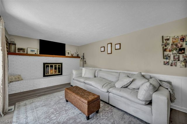 817 Glencairn Lane, Brunswick, OH 44212