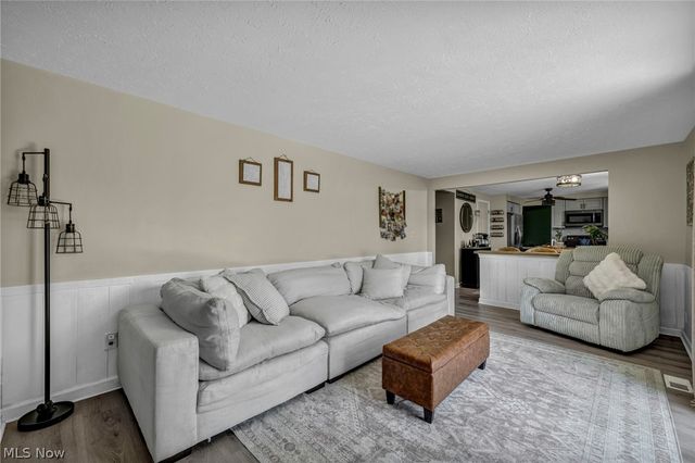 817 Glencairn Lane, Brunswick, OH 44212