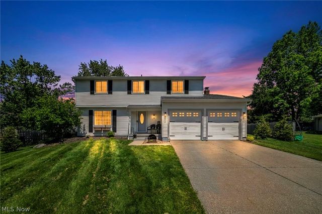 817 Glencairn Lane, Brunswick, OH 44212