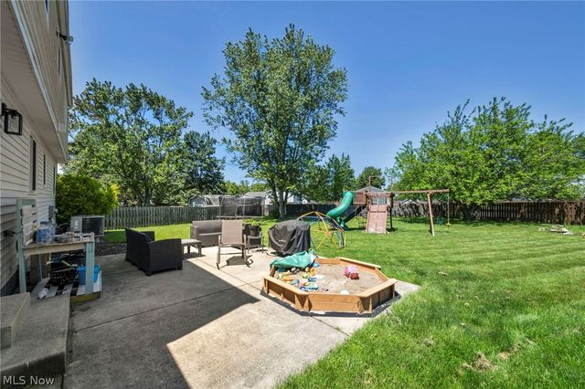 817 Glencairn Lane, Brunswick, OH 44212