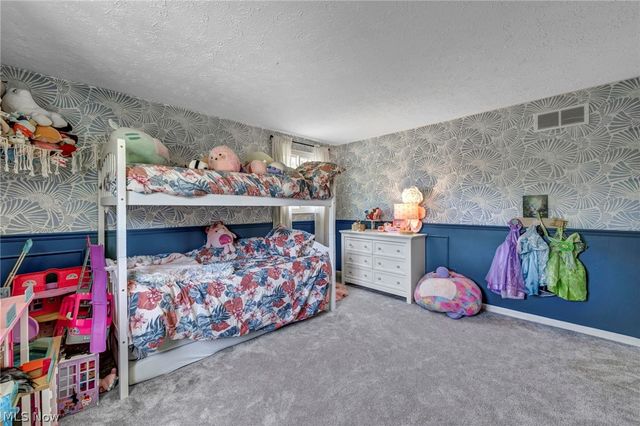 817 Glencairn Lane, Brunswick, OH 44212