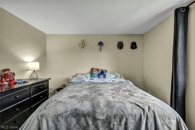 817 Glencairn Lane, Brunswick, OH 44212