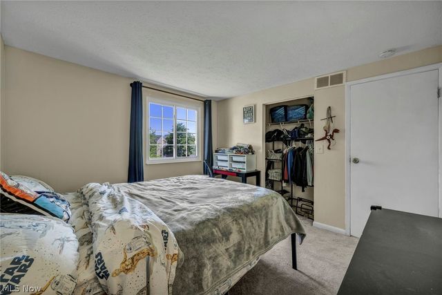 817 Glencairn Lane, Brunswick, OH 44212
