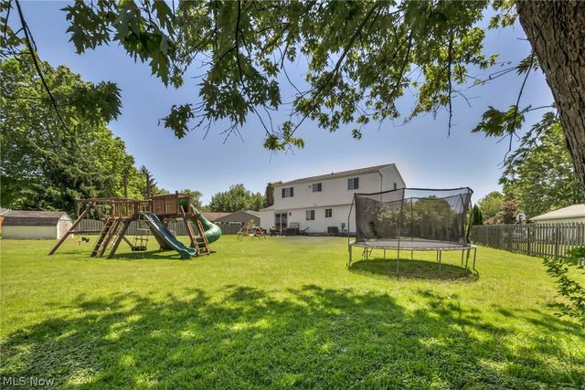 817 Glencairn Lane, Brunswick, OH 44212
