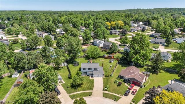 817 Glencairn Lane, Brunswick, OH 44212