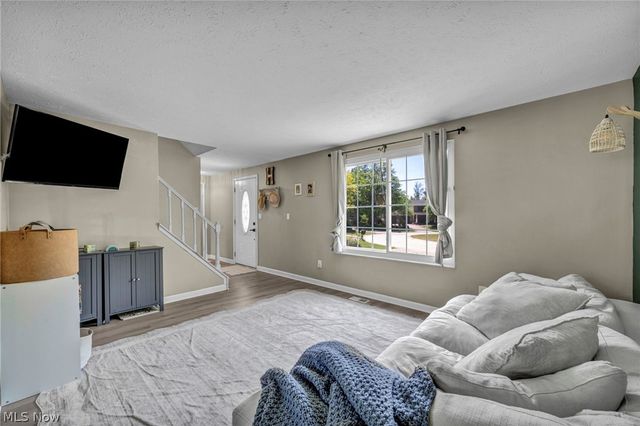 817 Glencairn Lane, Brunswick, OH 44212