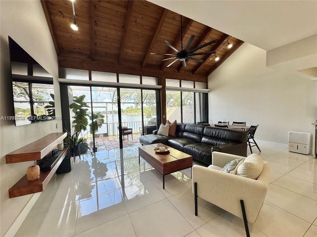 1490 NW 113th Way, Pembroke Pines, FL 33026