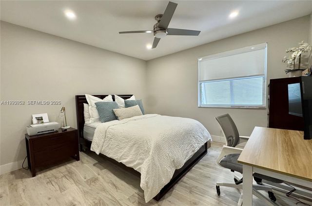 1490 NW 113th Way, Pembroke Pines, FL 33026