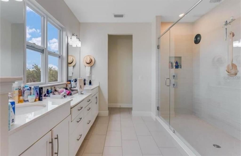 Image 12 of property listing at 7211 STILL POND LANE, Windermere, FL 34786