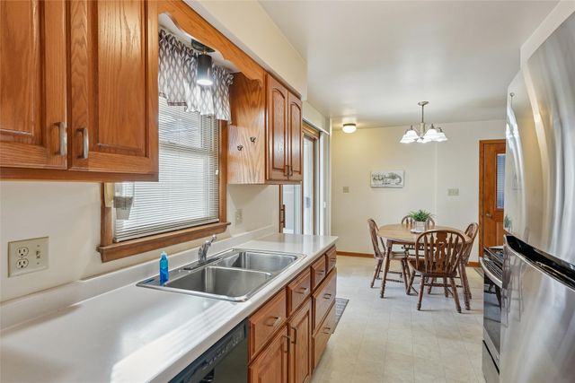 1512 Highview Drive, Des Moines, IA 50315