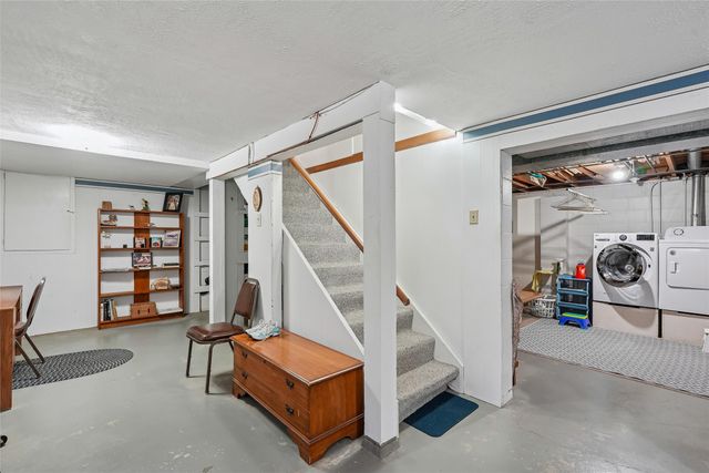 1512 Highview Drive, Des Moines, IA 50315