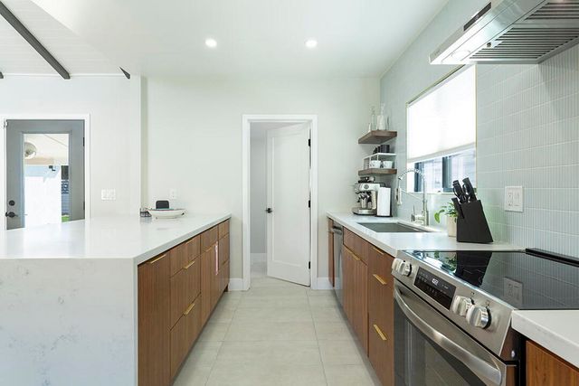 686 S Camino Real, Palm Springs, CA 92264