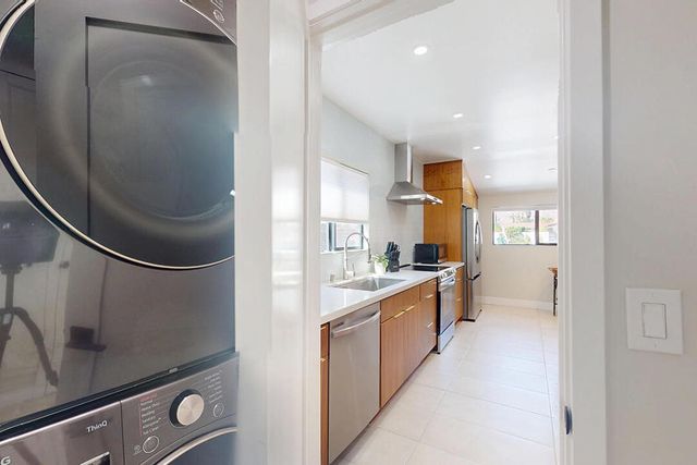 686 S Camino Real, Palm Springs, CA 92264