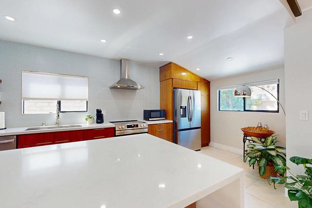 686 S Camino Real, Palm Springs, CA 92264