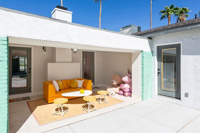 686 S Camino Real, Palm Springs, CA 92264