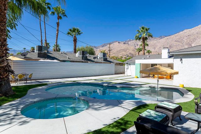 686 S Camino Real, Palm Springs, CA 92264