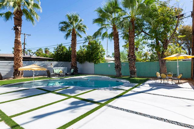 686 S Camino Real, Palm Springs, CA 92264