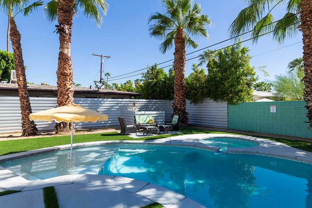 686 S Camino Real, Palm Springs, CA 92264