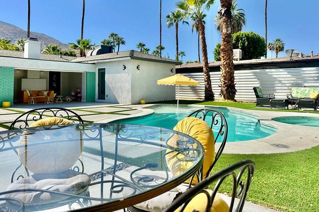 686 S Camino Real, Palm Springs, CA 92264