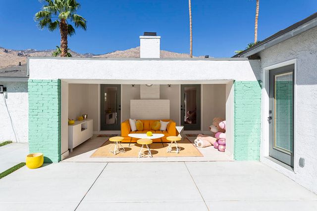 686 S Camino Real, Palm Springs, CA 92264