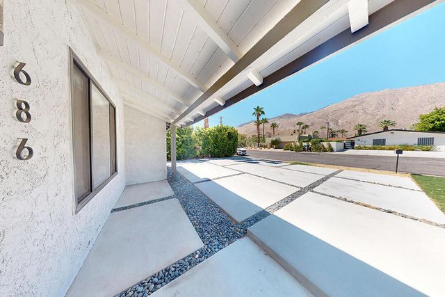 686 S Camino Real, Palm Springs, CA 92264
