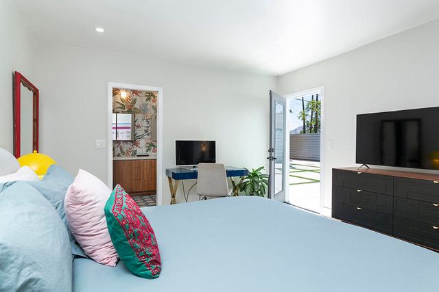 686 S Camino Real, Palm Springs, CA 92264