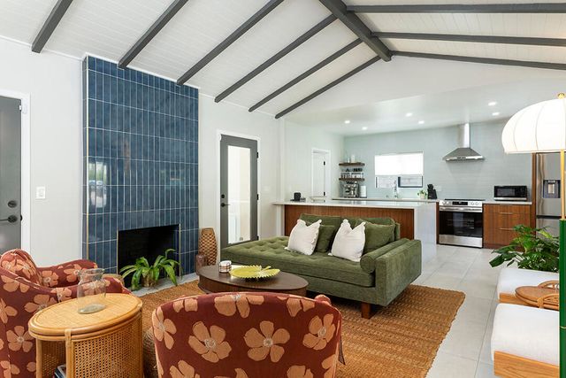 686 S Camino Real, Palm Springs, CA 92264