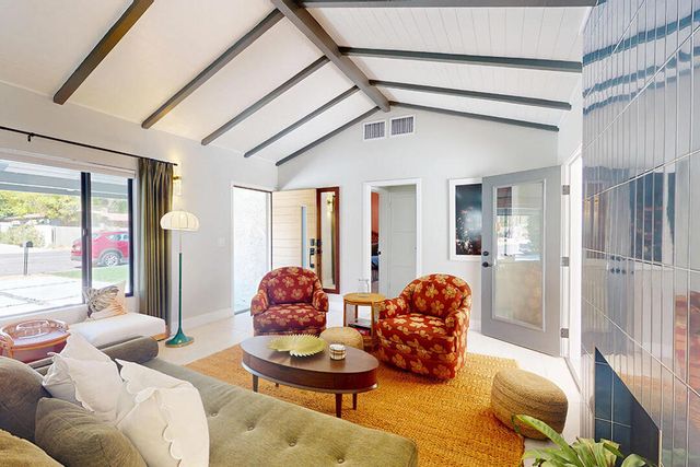 686 S Camino Real, Palm Springs, CA 92264