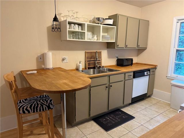 2035 Lyle Avenue A, College Park, GA 30337